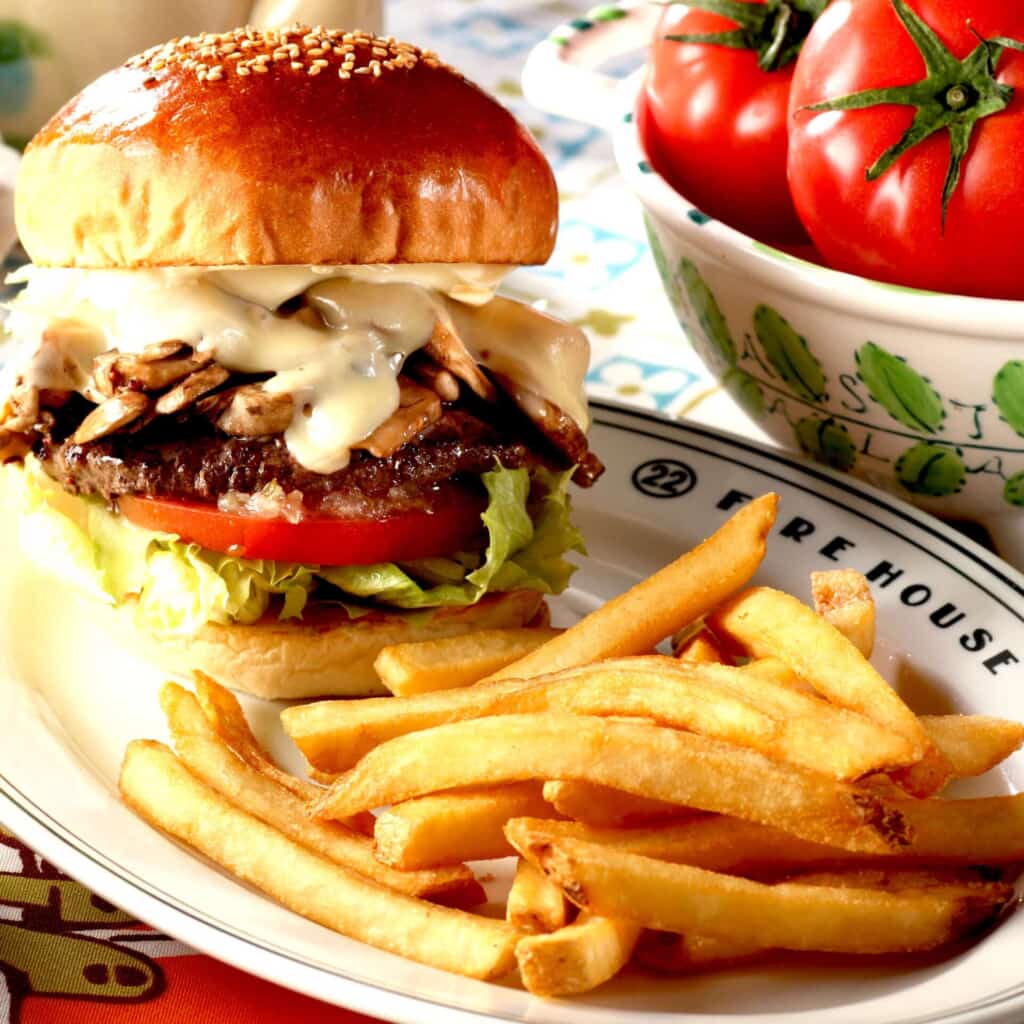 MOZZARELLA MUSHROOM BURGER【モッツァレラマッシュルームバーガー】 | 文京区・本郷でハンバーガー・サンドイッチの ...
